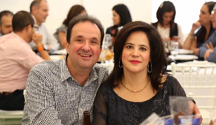  Héctor Hinojosa y Marcela del Peral.