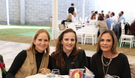  Ivette Coulon, María Elena León y Anushka Meade.