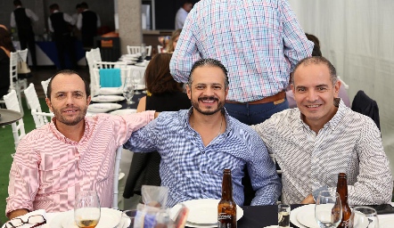  Amigos.