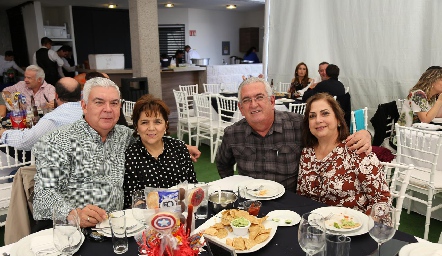 Federico Mendizábal, Claudia Robles de Mendizábal, Luis Felipe Mendizábal y Susana Gaviño.