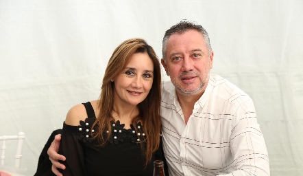  Gina García y Humberto Berrones.