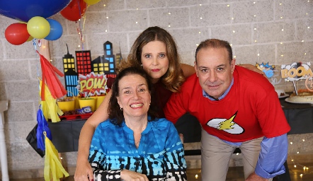 Coco Martins, Eva Anaya y Manolo Martins.