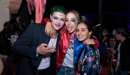 The Jocker y Harley Quinn. Y Vaeria Navarro