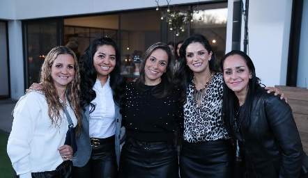  Aurora Irigoyen, Jessica Torres, Michelle Zarur, Daniela Gutiérrez y Marcela.