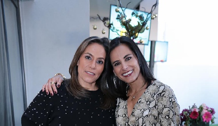  Michelle Zarur y Anilú Enríquez.