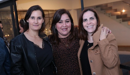  Sandra Morelos, Deyanira Cázares y Claudia Martínez.