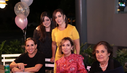 Andrea Gutiérrez, Alejandra Ávila, Martha del Río, María Elena Ávila y María Elena Ramírez.