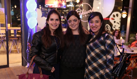  Nicole Peterson, Andrea Gutiérrez y Graciela Hernández.