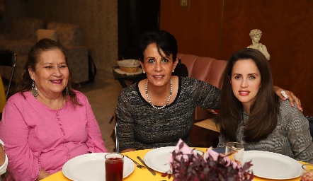 Lety Franco, María Eugenia Aranda y Andrea Boelsterly.