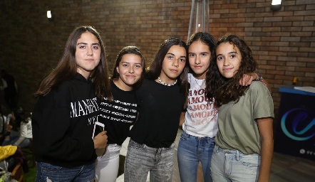  María, Victoria, María, Vale y Sofía.
