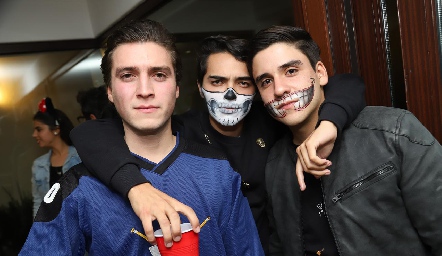  Juan, David y Alejandro.
