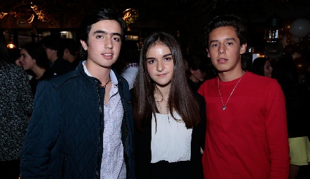 Clau Torres con sus primos, Gustavo Puente y Juan Pablo Ruiz.