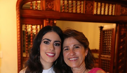  Lula Torres con su suegra Verónica Rangel.