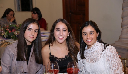  Claudia Torres, Diana Olvera y Ale Mata.