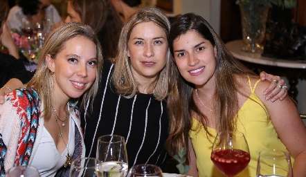 Fernanda Guevara, Gaby y Andrea Alvarado.