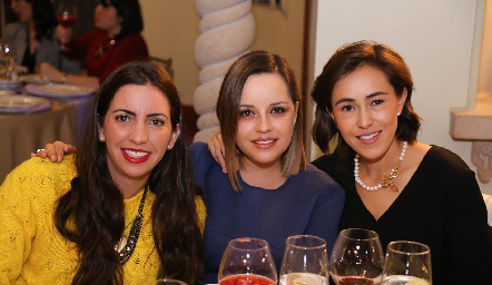  Andrea Sánchez, Mariana Garza y Midori Barral.