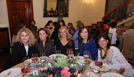  Delia Hervert, Ceci Mancilla, Coco Fernández, Conchita Ramírez y Mayita Aguirre.