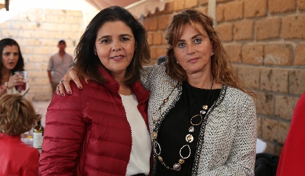  Paty Valadés y Lorena Robles.