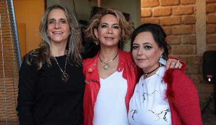  Diana Barba, Isabel Carrillo y Conchita Vázquez.