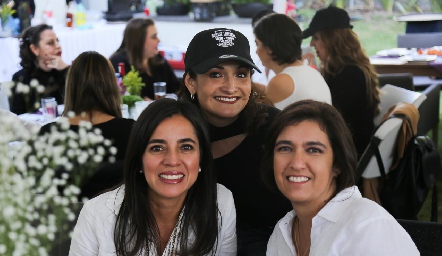  Verónica Berrones, Gaby Vázquez y Ofelia Zacarías.