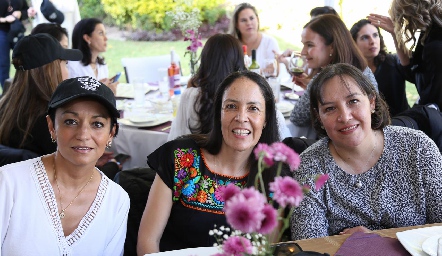 Erika Muñoz, Analine y Martha Lomelí.