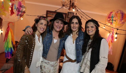 Lety Aguilar, Deyanira Cázares, Claudia Artolózaga y Daniela Gutiérrez.