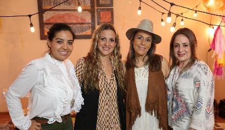  Jessica Torres, Aurora Irigoyen, Michelle Zarur y Denisse Bertram.