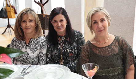  Esther Darbel, María Elena Leal y Lula Fernández.
