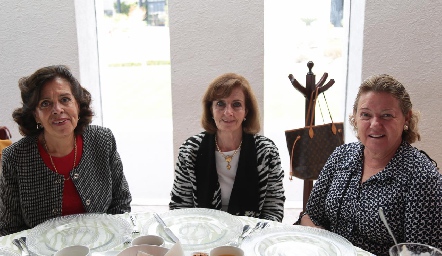  Martha Elena Madrigal, Cristina Andrea y Yolanda Del Valle.