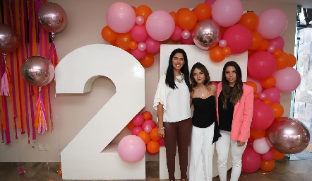  Silvia Araiza, Lore Navarrete y Sofía Villegas.