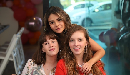 Lore Navarrete, Montse Barral y Pau Martínez.