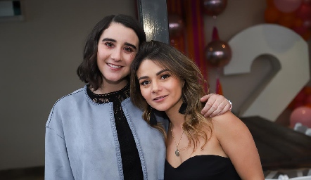 Claudette Villasana y Lore Navarrete.