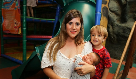  Norma Galván, Valentino y Matías.