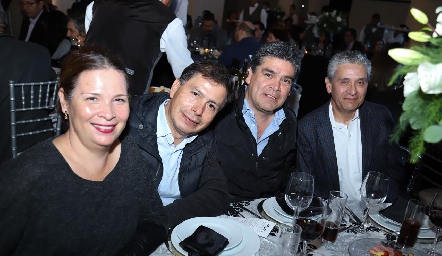 Juliana Montes, José Manuel Zamarripa, Ernesto Rendón y Antonio Briseño.