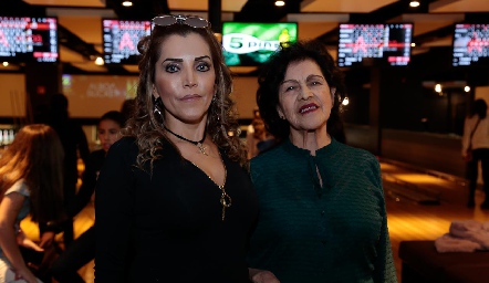  Carla Cabanillas y Graciela Santamaría.