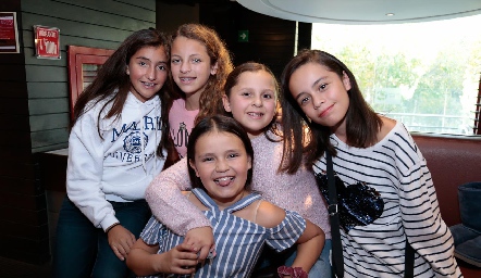  Isabela, Melissa, Camila, Elizabeth y Elena.