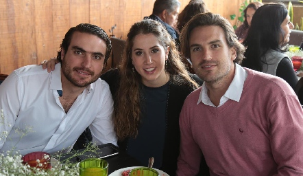Manuel Saiz ,Mónica Torres y Juan Pablo Torre.