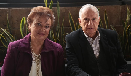 Maruca Flores de Martínez y José Victoriano Martínez.