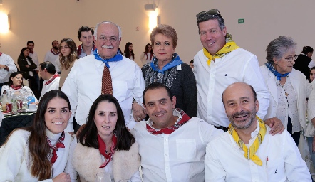 Fernando Mendizábal, Ana María de Mendizábal, Óscar Mendizabal, Daniela Pérez, Cecilia Cuesta, Esteban Puente y Jesús Estrada.