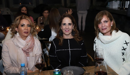  Isabel Carillo, Gabriela Payán y María Amelia Vargas.