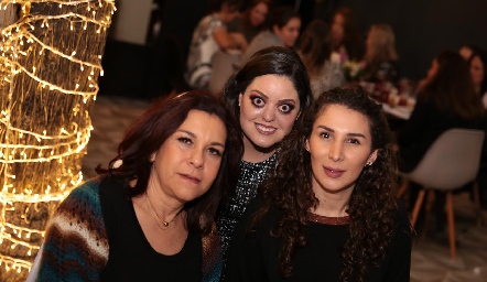  Nena Lomelí, Andrea Gutiérrez y María José Robledo.