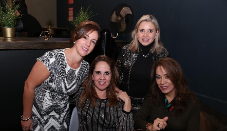  Alejandra Ávila, Gabriela Payán, Karla Saucedo y Lorena Herrera.