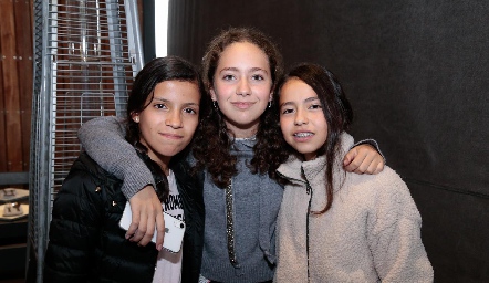  Kimberly Díaz, Bárbara Lafuente y Valentina Lomas.