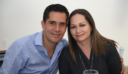  Efraín González y Aileen Mejía.