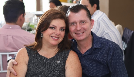  Claudia Flores y Pepe García Siller.