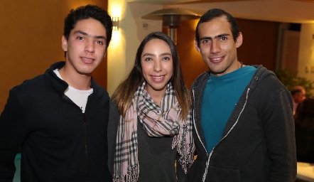 Mau Chevaile, Ana Lu Chevaile y Andrés Navarro.