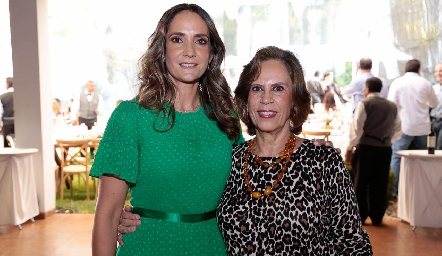  Jimena con su mamá, Magda de Ibarra.