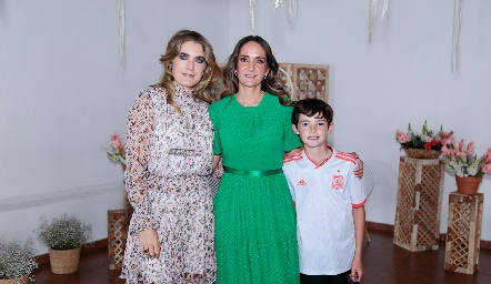  Lorena y Ximena Ibarra con Gabriel de la Maza.
