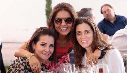  Rocío Subirana, Lorena Torres y Vero Franco.