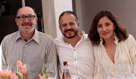 Guilermo Domínguez, Miguel Delgado y Emi Barrios.